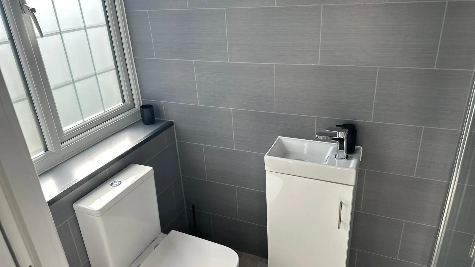Holiday home 5 Ensuite Bedroom Home Near Heathrow & Business Hubs Ideal For Contractors! Northolt