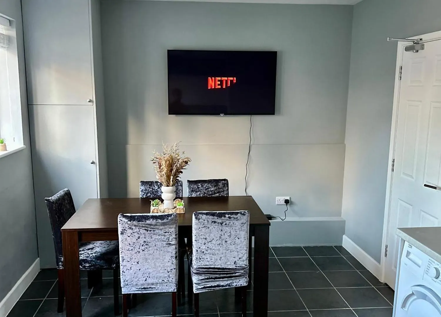 Holiday home 5 Ensuite Bedroom Home Near Heathrow & Business Hubs Ideal For Contractors! Northolt