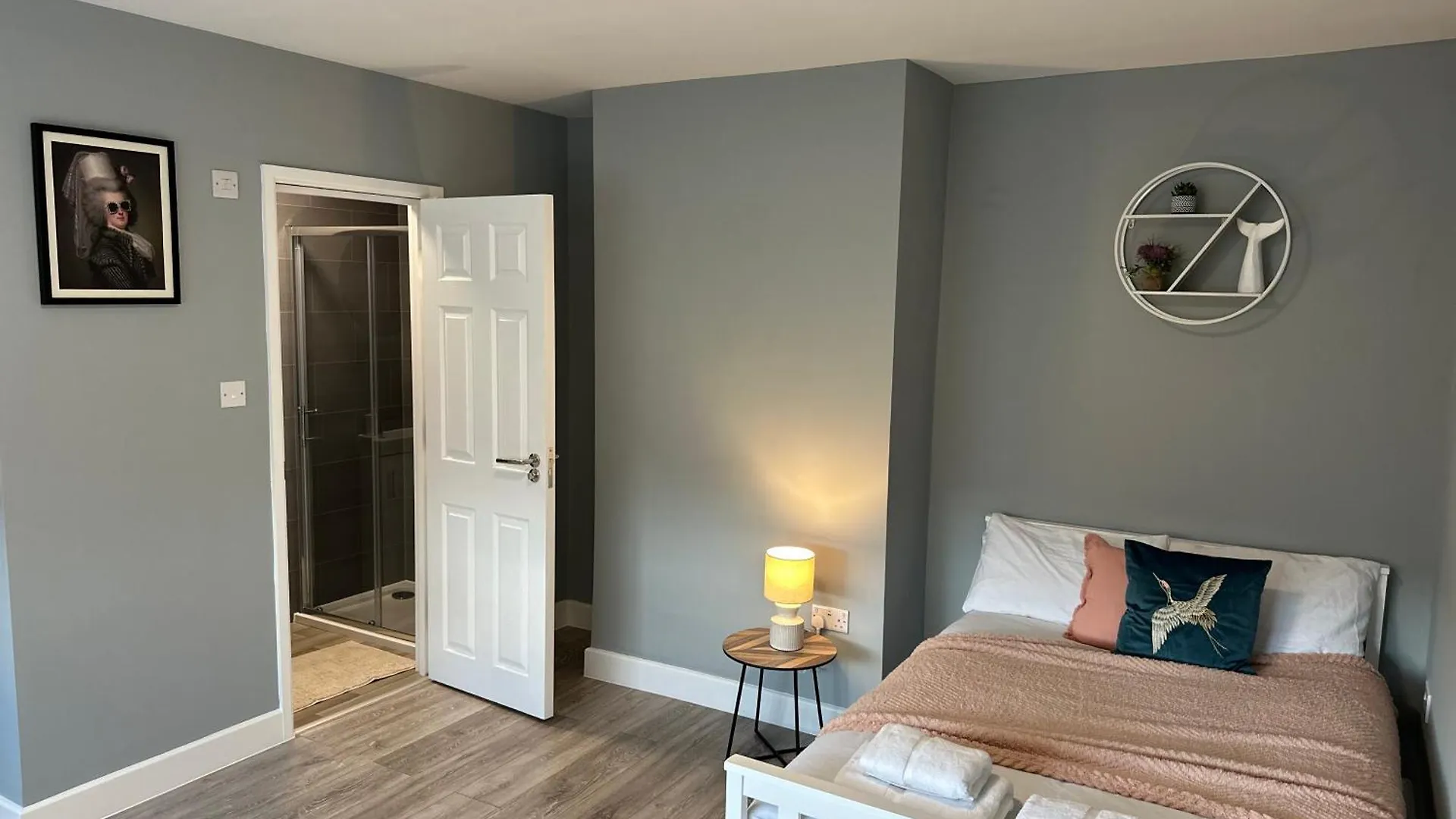 Holiday home 5 Ensuite Bedroom Home Near Heathrow & Business Hubs Ideal For Contractors! Northolt