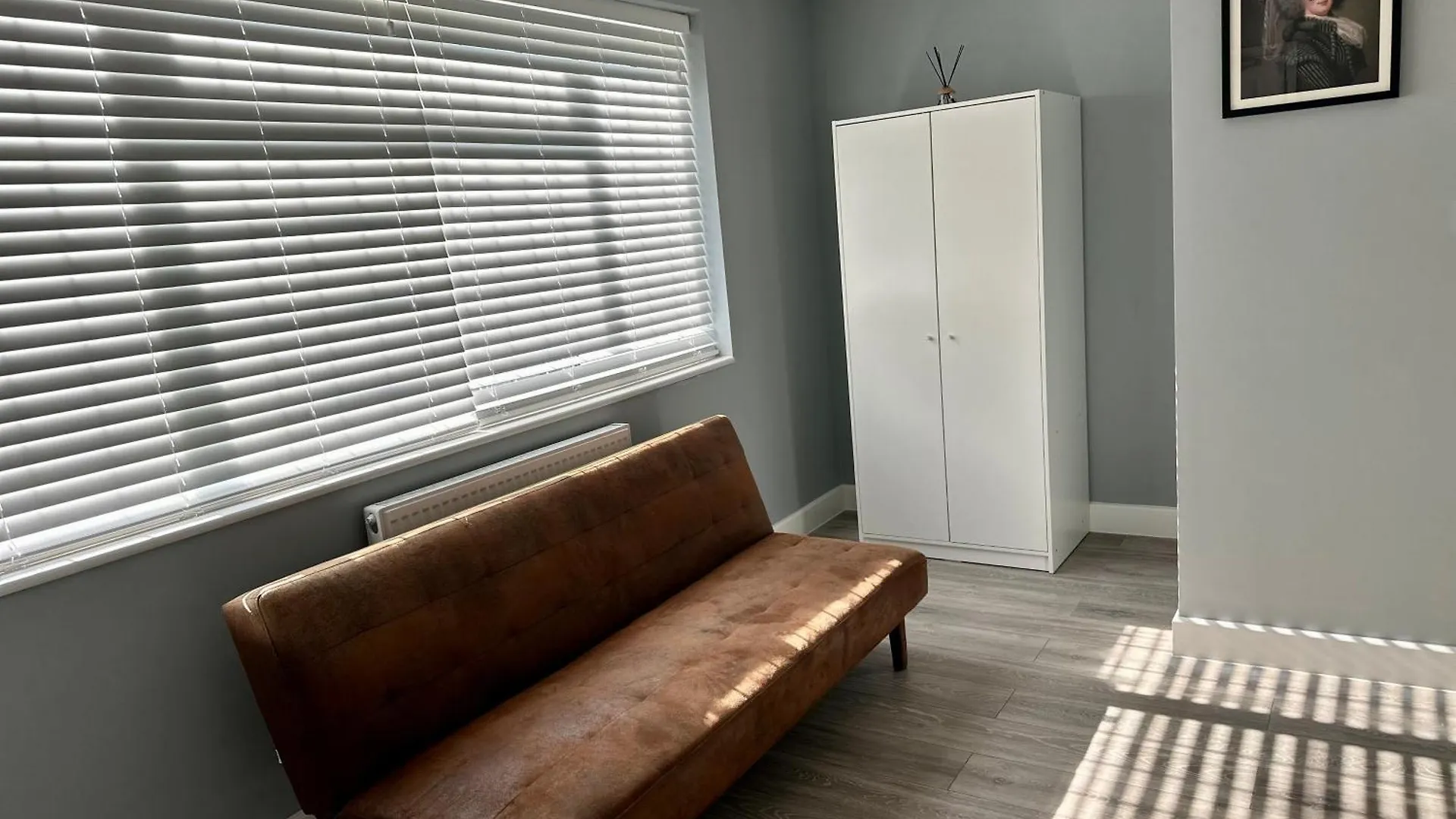 5 Ensuite Bedroom Home Near Heathrow & Business Hubs Ideal For Contractors! Northolt  Holiday home