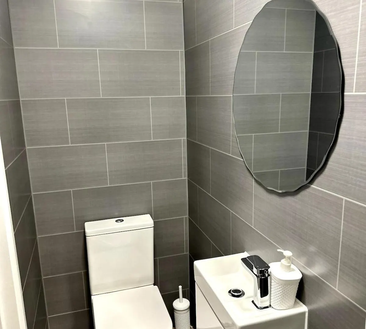 5 Ensuite Bedroom Home Near Heathrow & Business Hubs Ideal For Contractors! Northolt  Holiday home