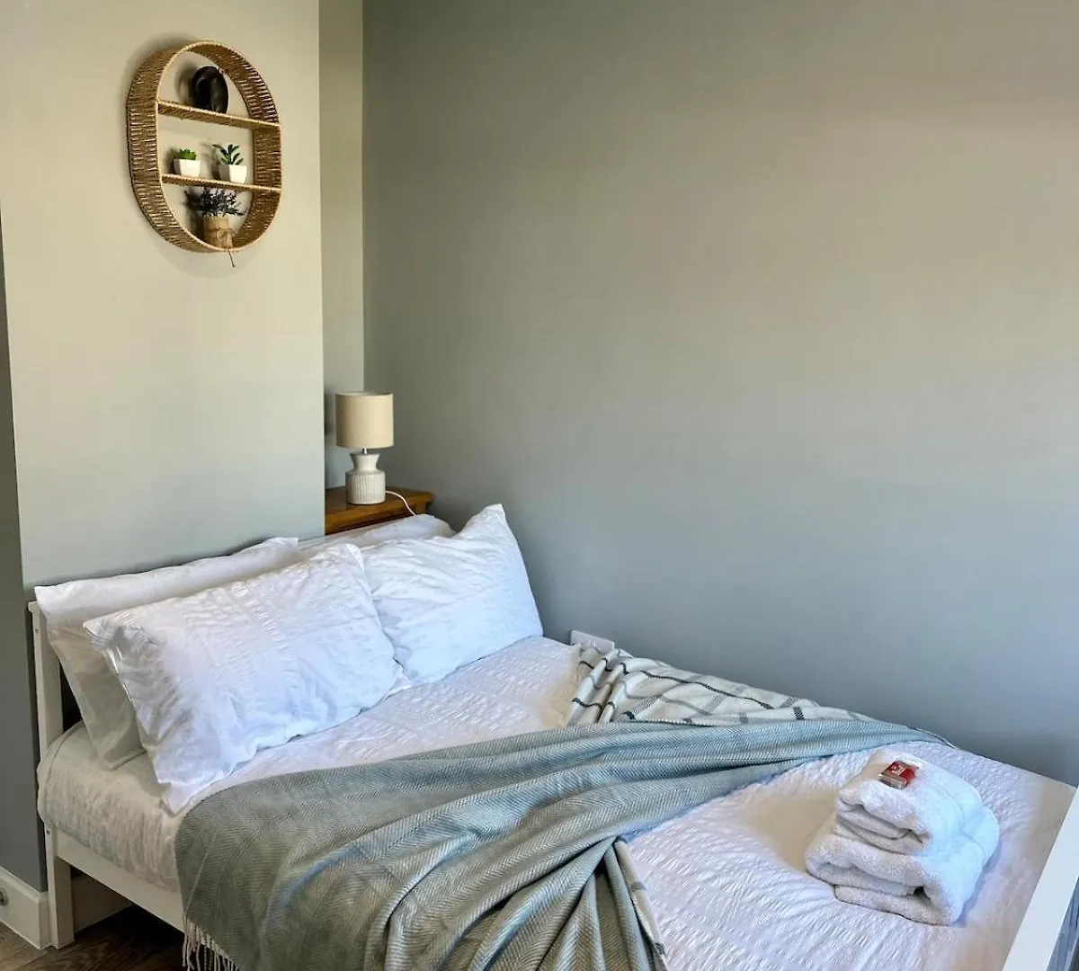 5 Ensuite Bedroom Home Near Heathrow & Business Hubs Ideal For Contractors! Northolt  Holiday home Northolt (Greater London)